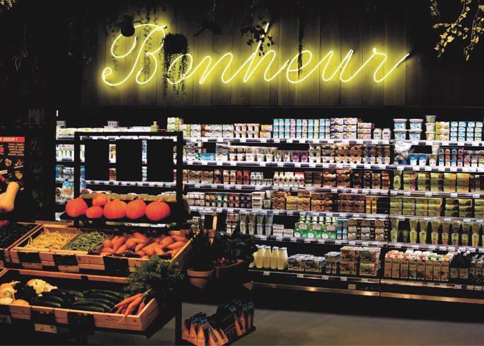 Etalage de la boutique Bonheur, boutique attelante au restaurant Maison B où vous pouvez déguster des produits frais et bio !